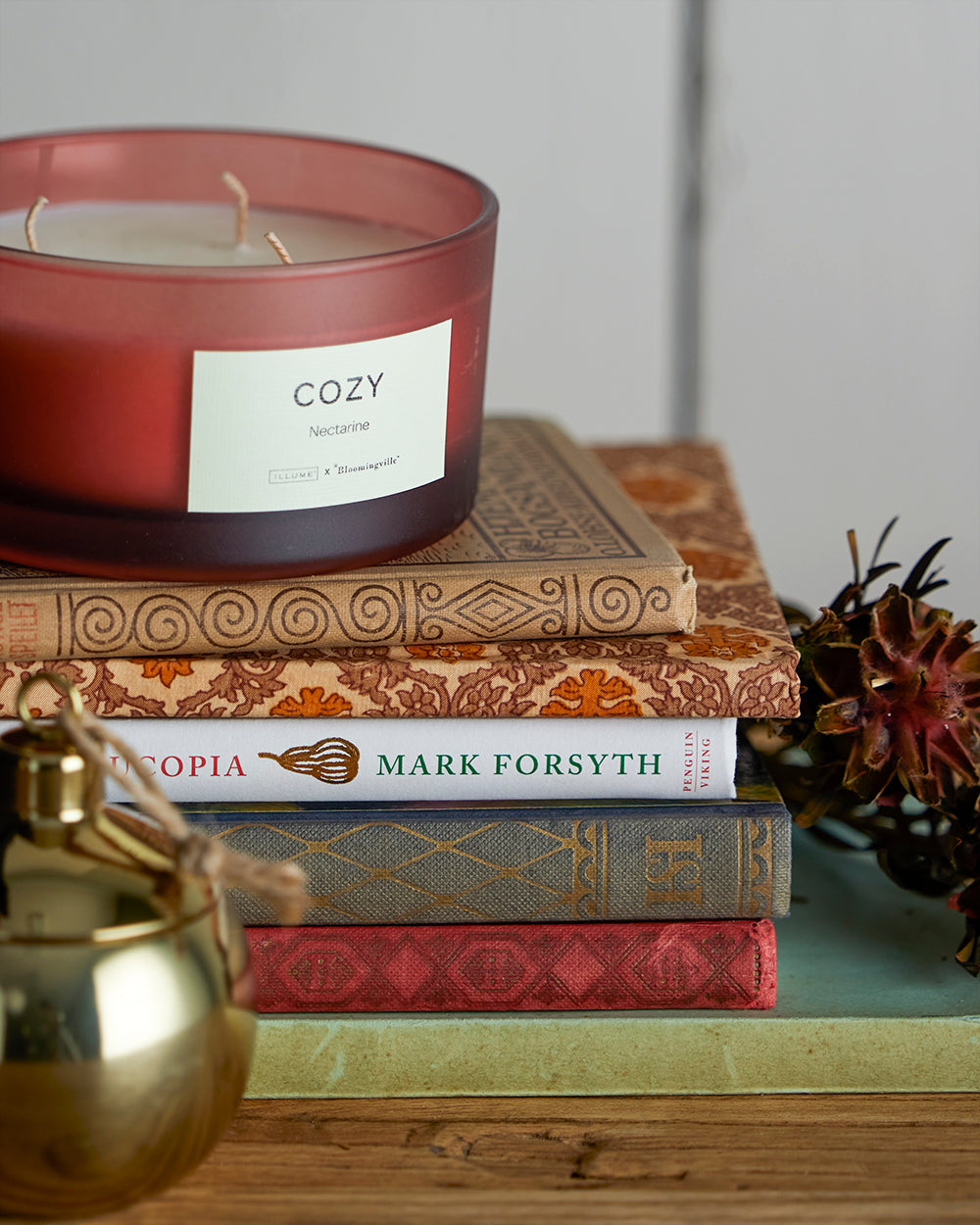 COZY-Nectarine Scented Candle, Red, Natural Wax