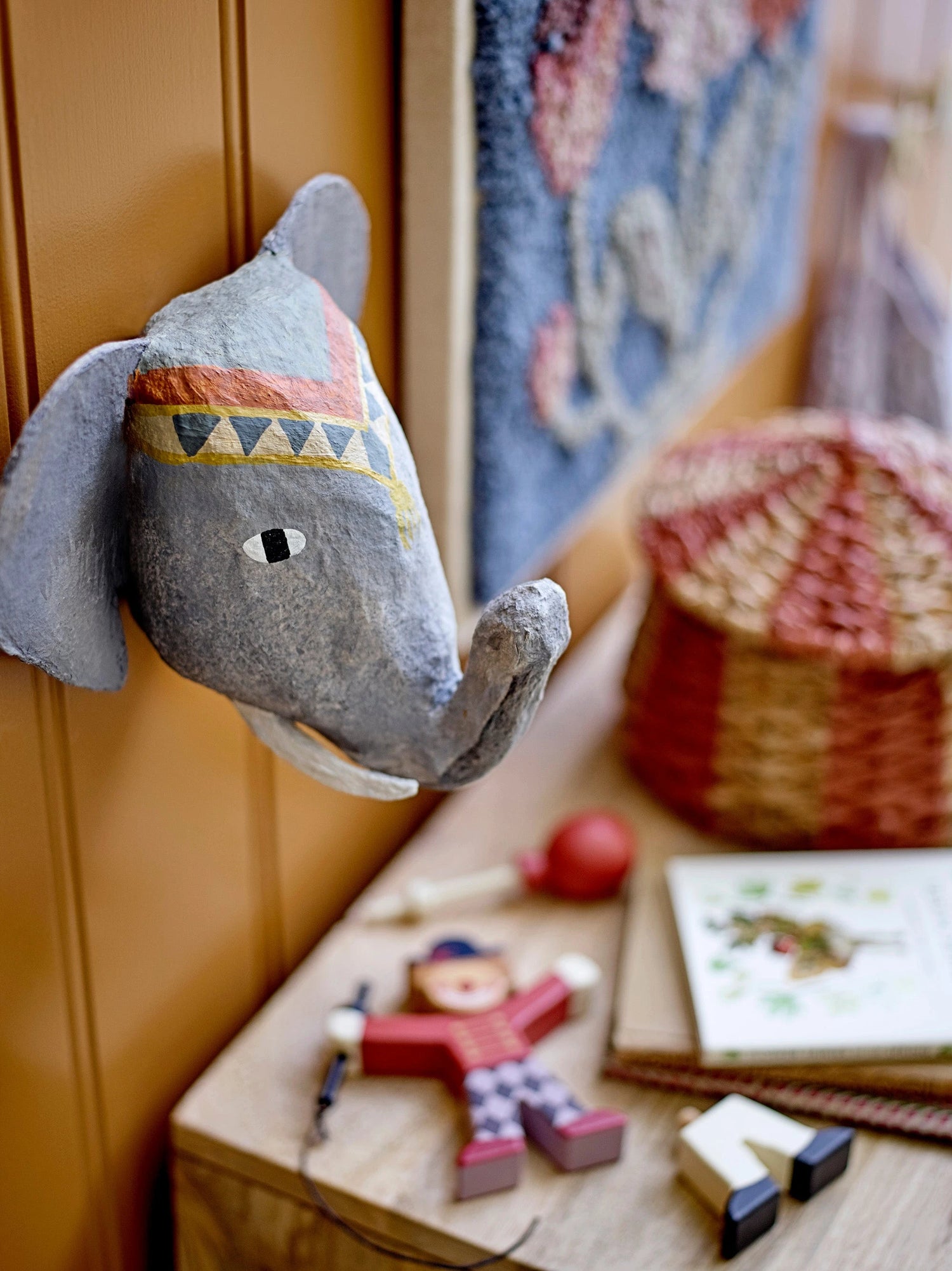Figurines & Sculptures