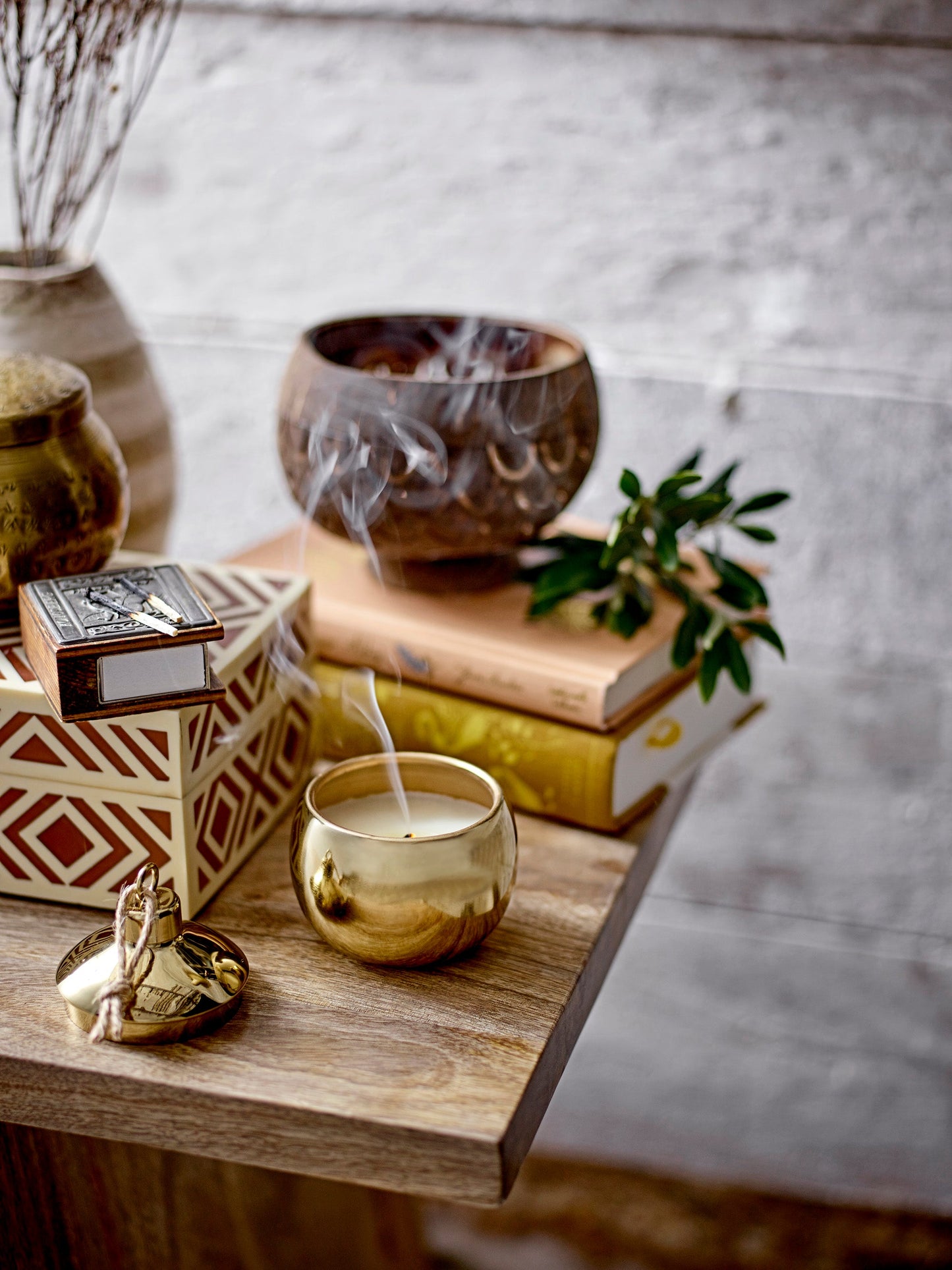 COZY-Nectarine Scented Candle, Gold, Natural Wax
